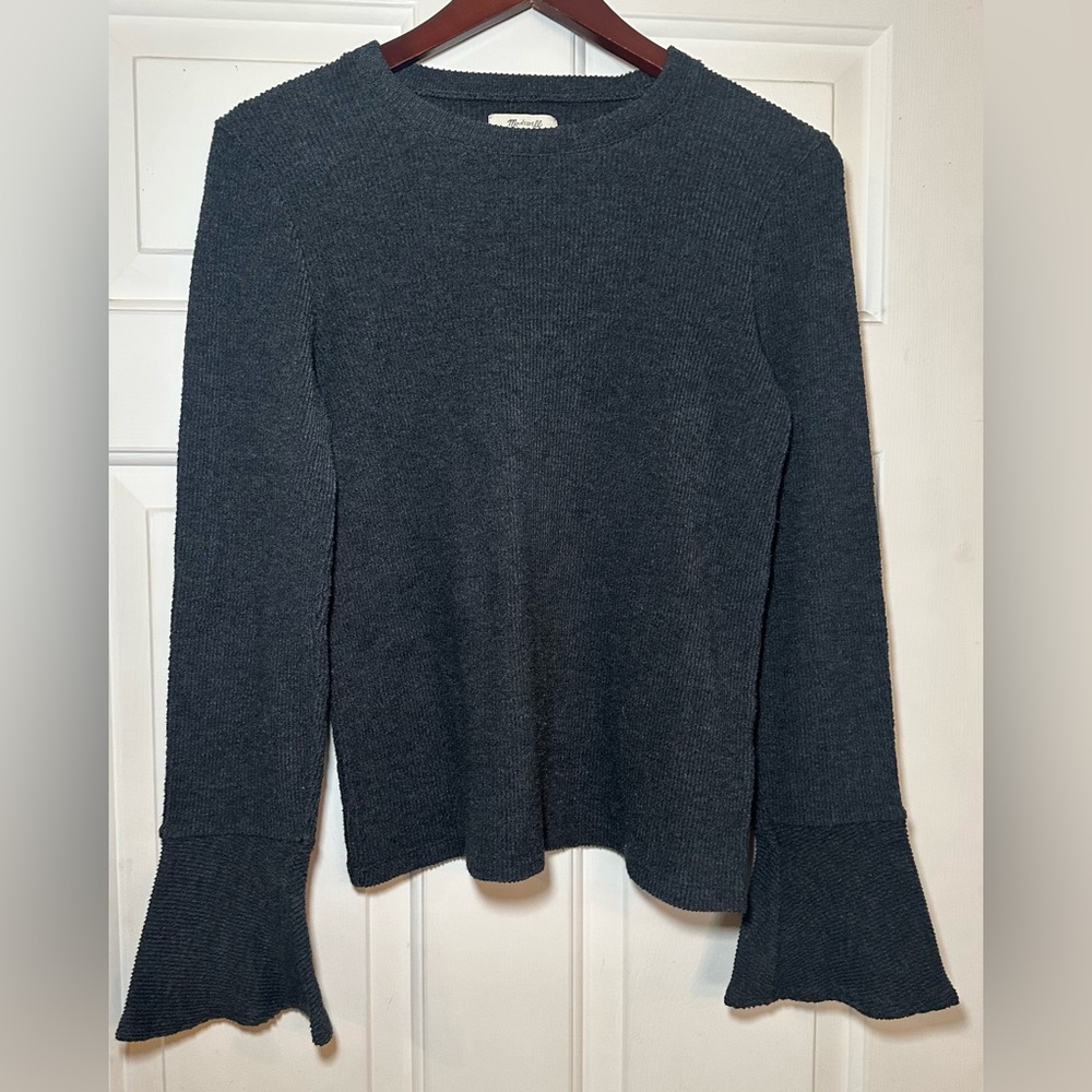 Madewell Women’s Long Sleeve  Bell Sleeve Crew Neck‎ Ribbed Gray Shirt Size Med.